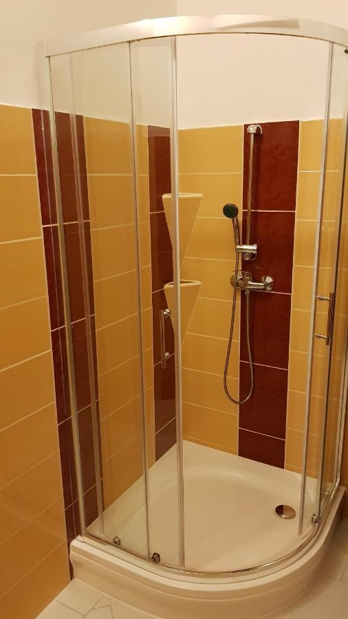 Aquarius Vendeghaz Hotel Szeged Buitenkant foto