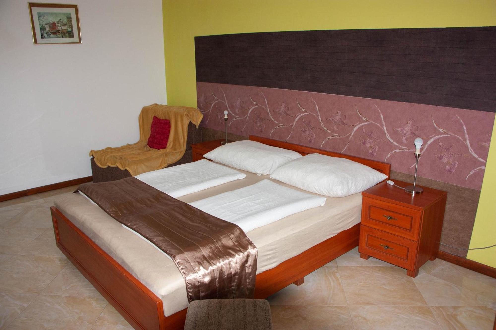 Aquarius Vendeghaz Hotel Szeged Buitenkant foto