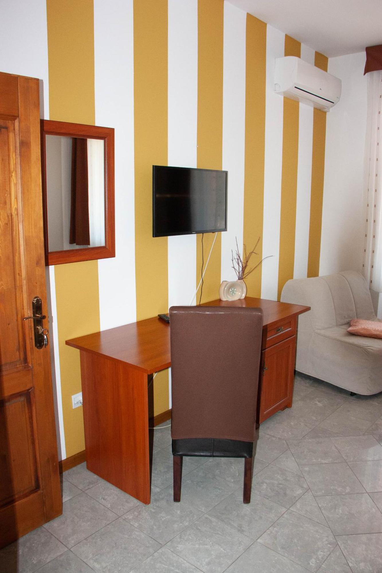 Aquarius Vendeghaz Hotel Szeged Buitenkant foto