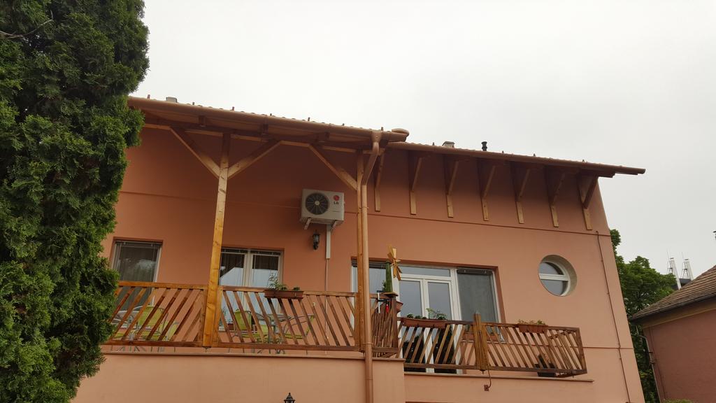 Aquarius Vendeghaz Hotel Szeged Buitenkant foto