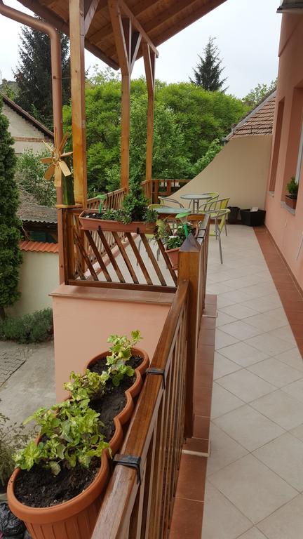 Aquarius Vendeghaz Hotel Szeged Buitenkant foto