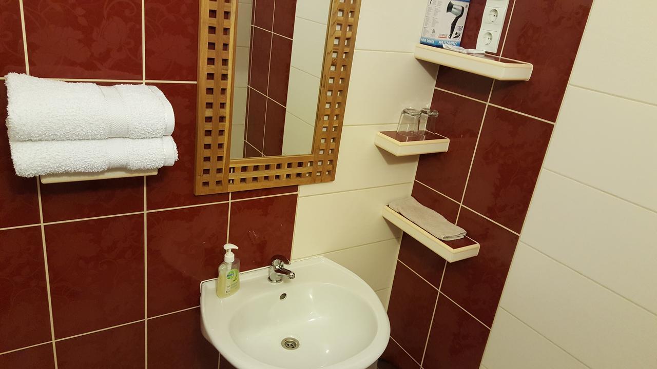 Aquarius Vendeghaz Hotel Szeged Buitenkant foto