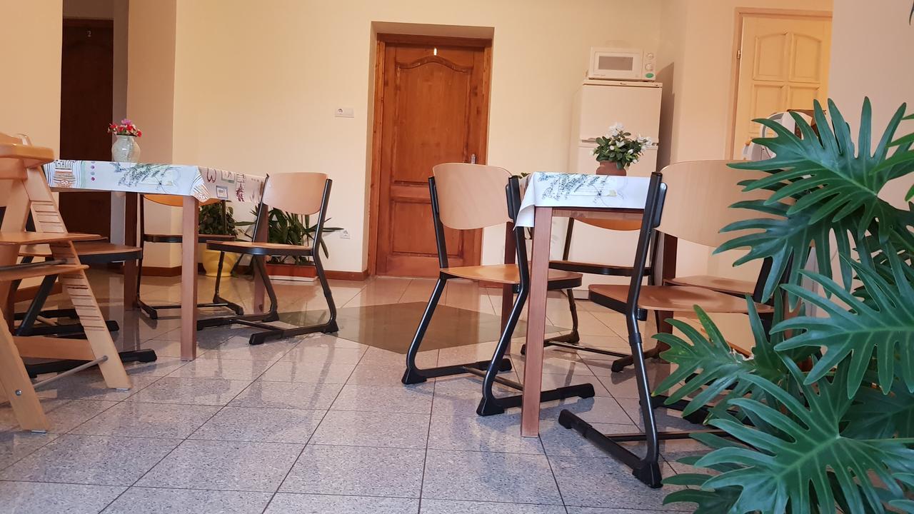 Aquarius Vendeghaz Hotel Szeged Buitenkant foto