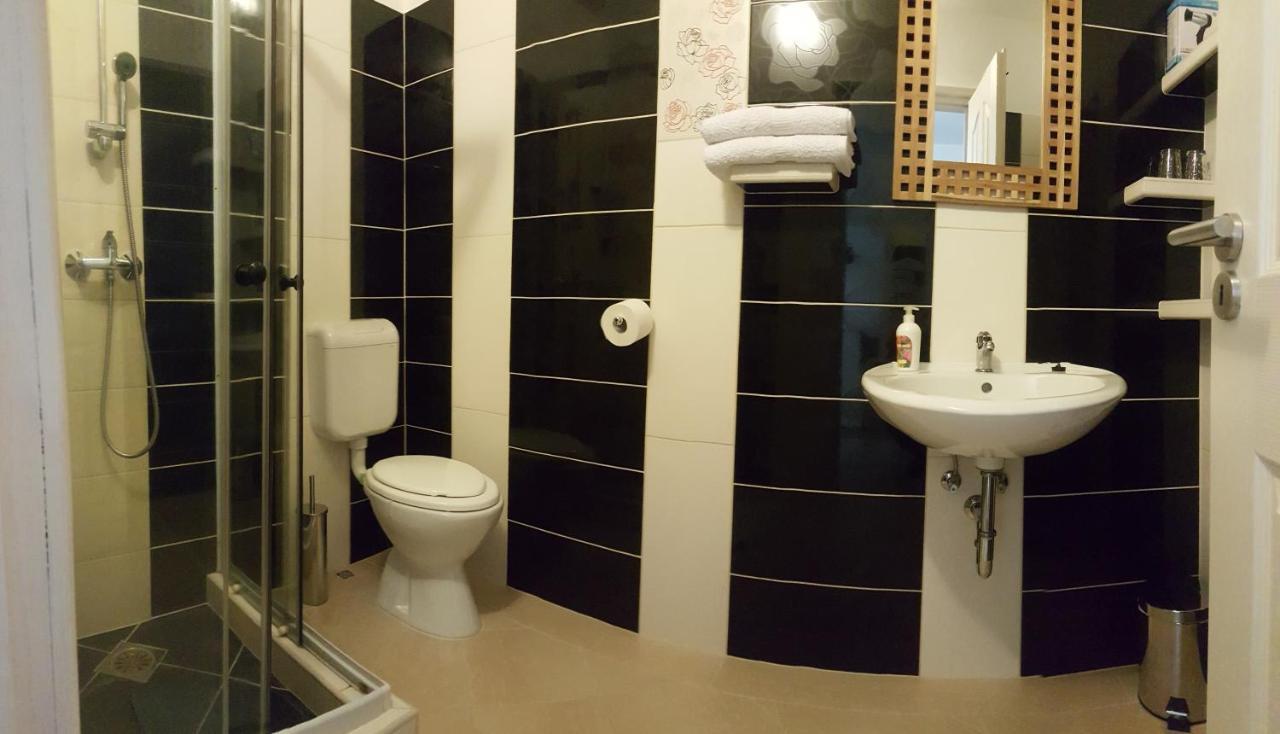 Aquarius Vendeghaz Hotel Szeged Buitenkant foto