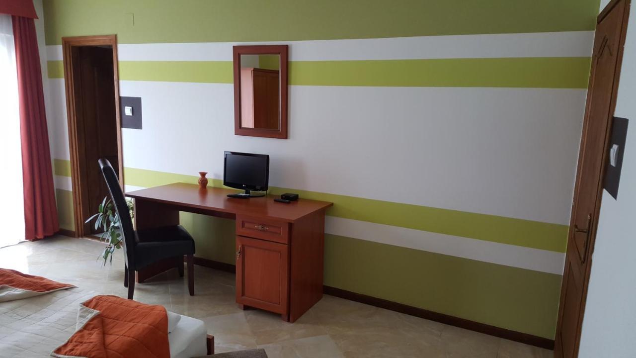 Aquarius Vendeghaz Hotel Szeged Buitenkant foto