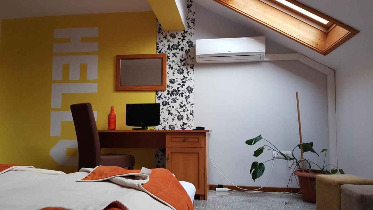 Aquarius Vendeghaz Hotel Szeged Buitenkant foto