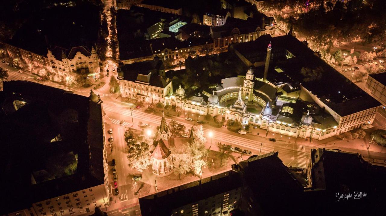 Aquarius Vendeghaz Hotel Szeged Buitenkant foto