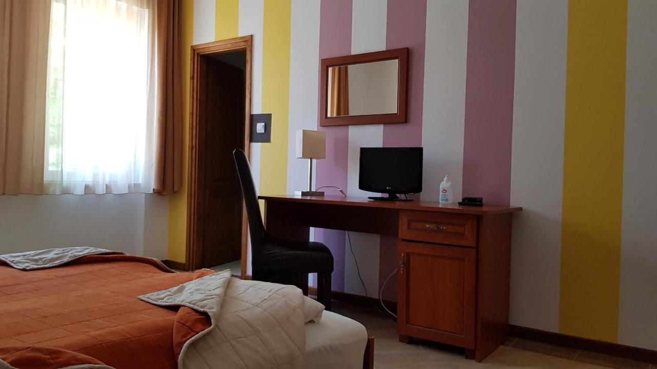 Aquarius Vendeghaz Hotel Szeged Buitenkant foto